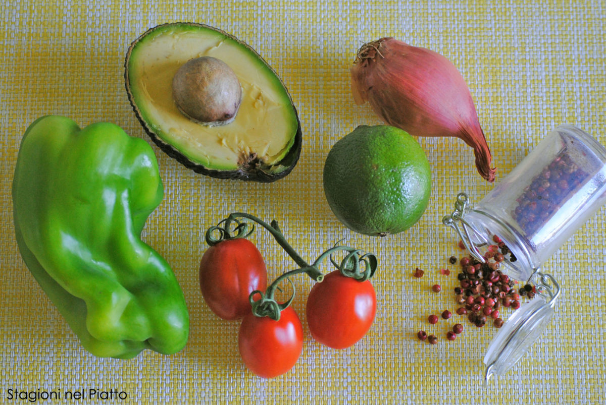 Ingredienti crema di avocado peperone e scalogno